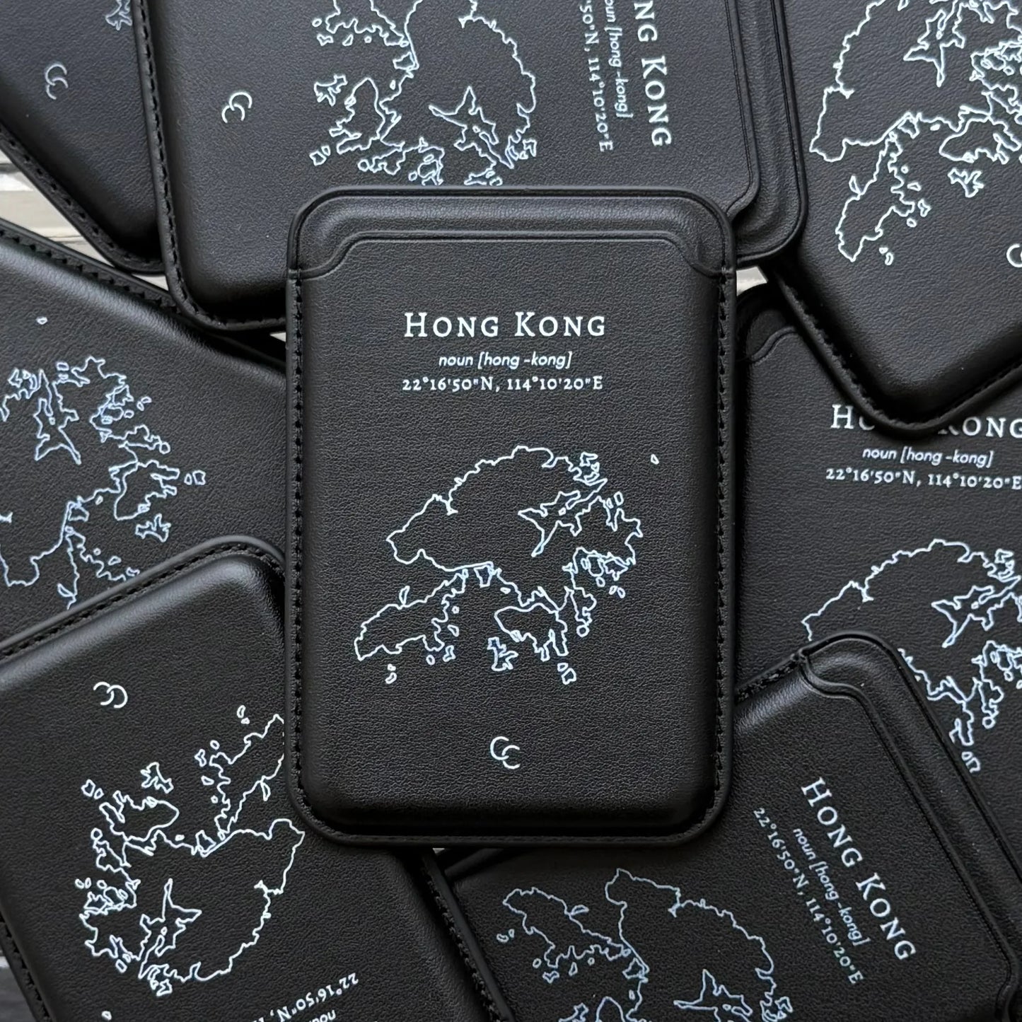 【Hong Kong 手繪地圖系列】MagSafe 黑色超強磁吸皮革卡套