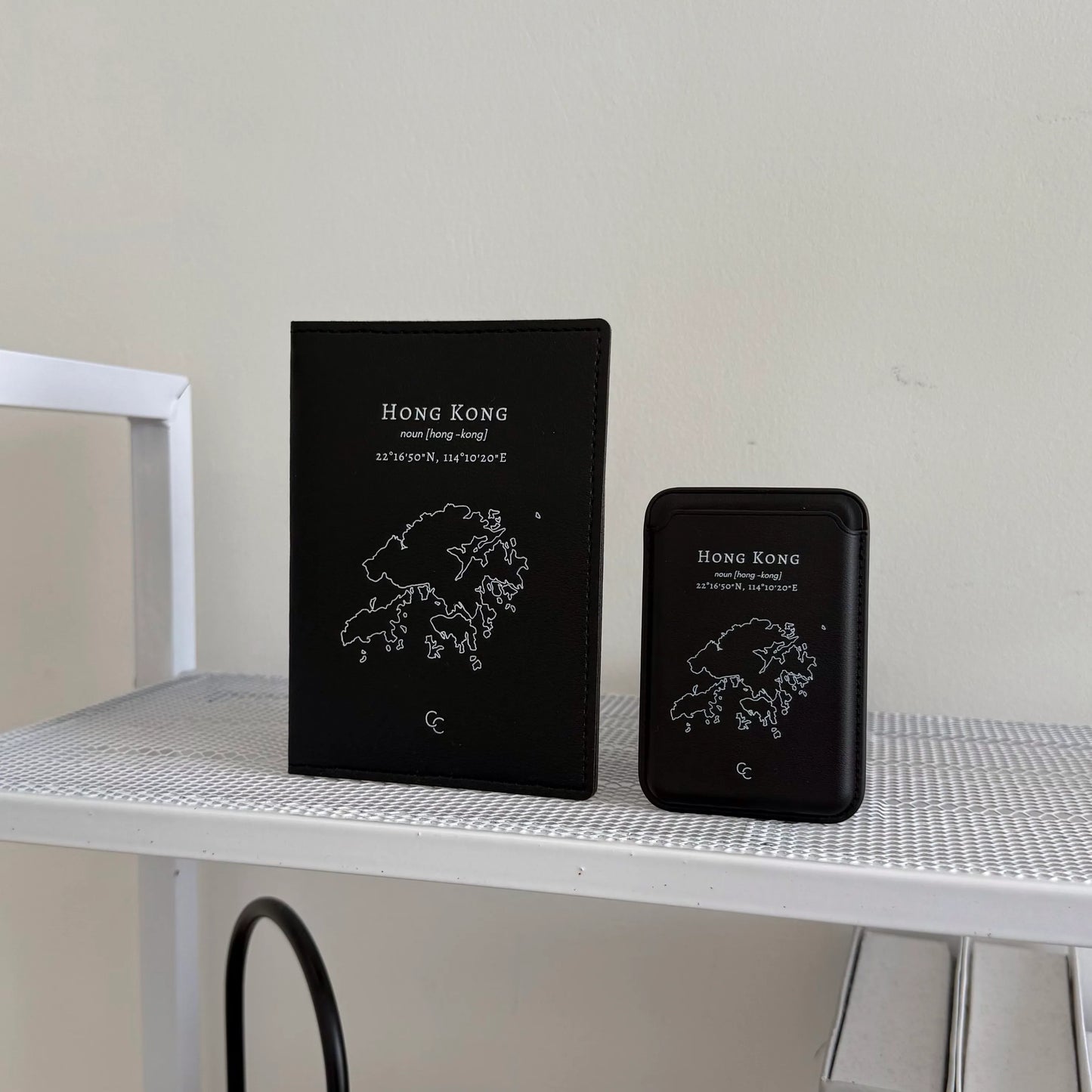 【Hong Kong 手繪地圖系列】MagSafe 黑色超強磁吸皮革卡套
