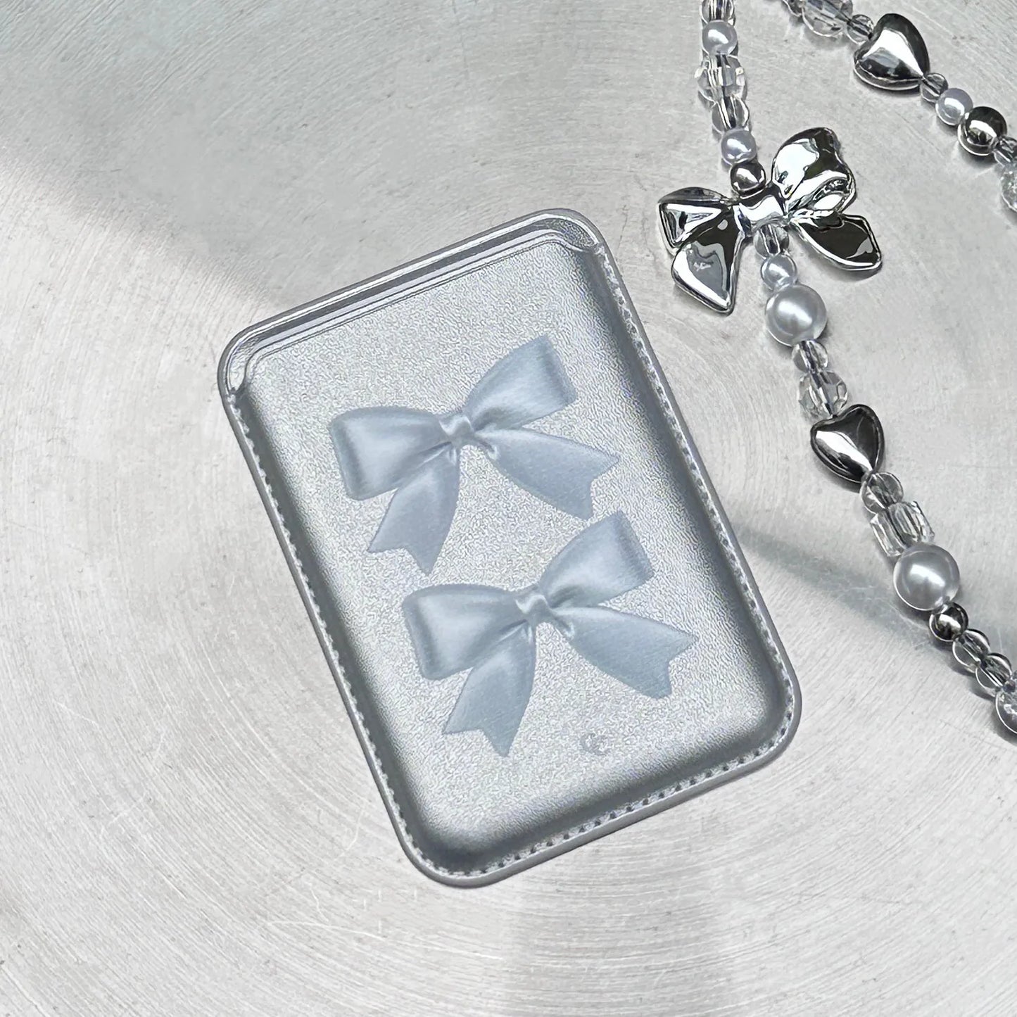 銀色雙蝴蝶結｜MagSafe 超強磁吸皮革卡套