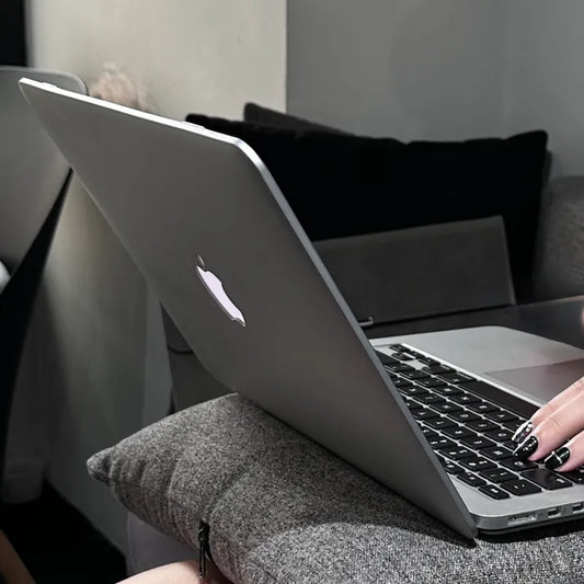 冷灰裸感銀色磨砂MacBook 保護套