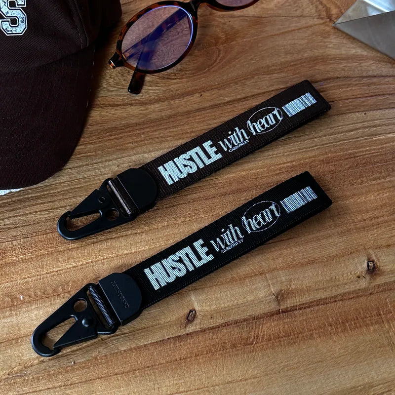 HUSTLE with Heart｜霧面黑金屬扣行李帶