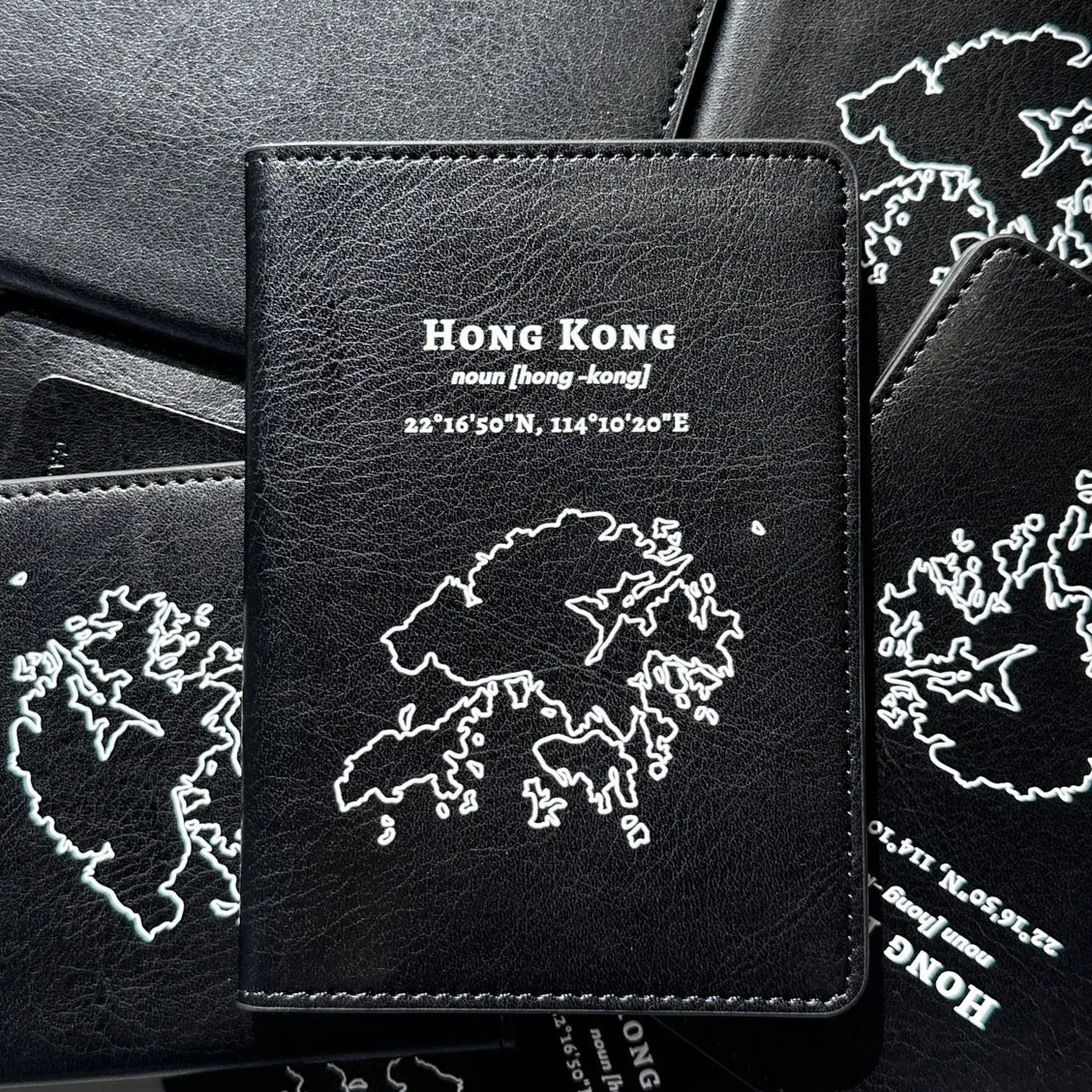 【微瑕疵品】Hong Kong 手繪地圖系列 超細纖維皮革護照套