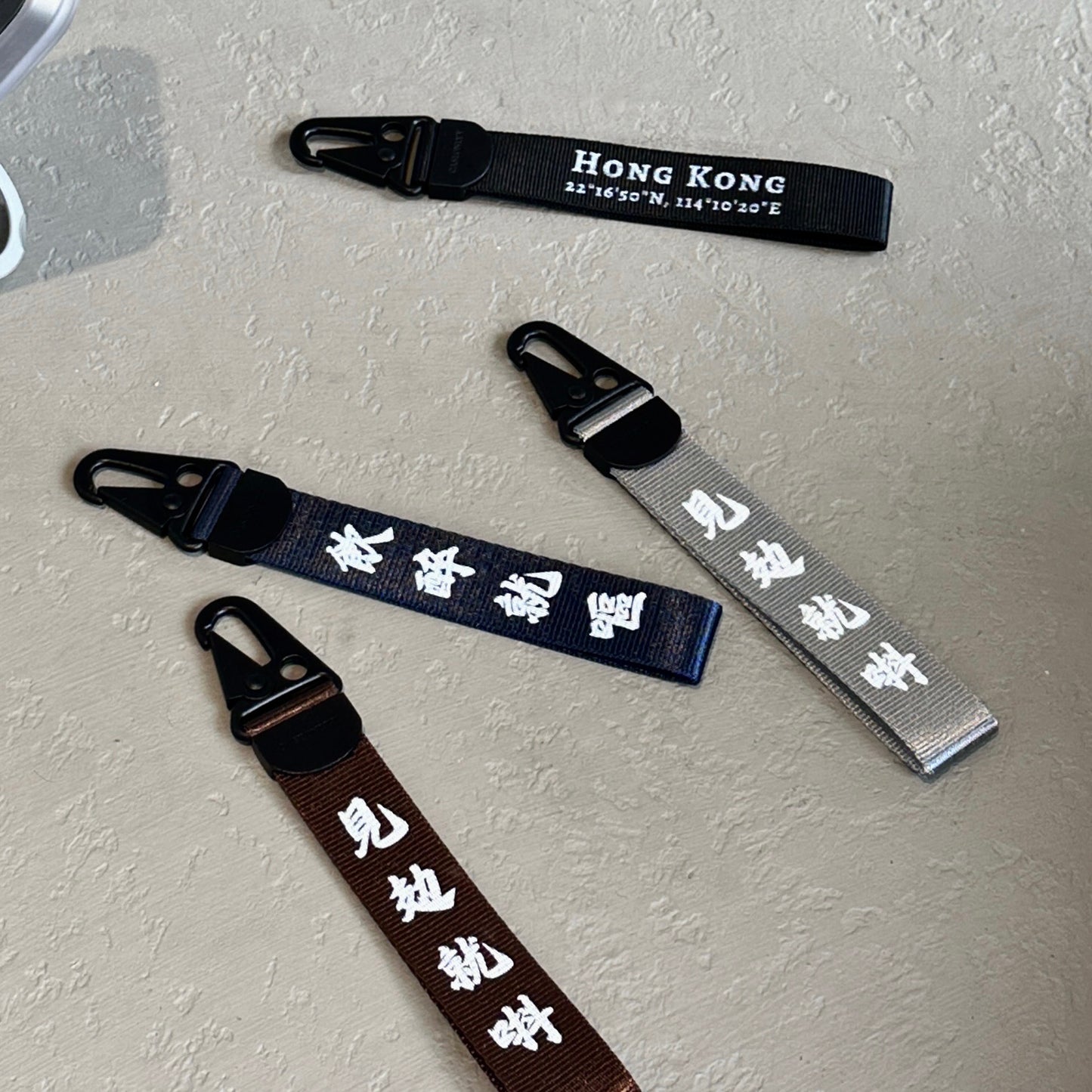 見攰就唞｜霧面黑金屬扣行李帶